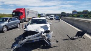 Incidente in tangenziale, due feriti e disagi al traffico