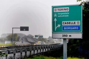 Lancio di pietre sulla Torino-Caselle: centrate due auto, non ci sono feriti