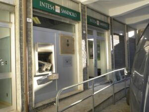 Bancomat e negozi sotto attacco: nuovi raid a Ciriè e Corio