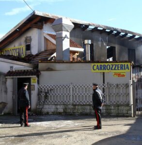 Un’estorsione dietro al rogo della carrozzeria