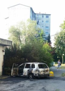 Ancora auto bruciate, il piromane è tornato a colpire a Venaria