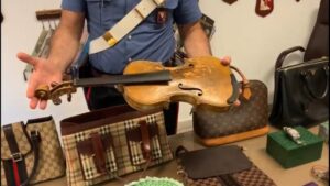 Un “violino Stradivari” tra la refurtiva: in corso accertamenti per verificarne autenticità e provenienza