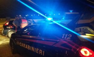 Ciriè, 36enne semina il panico in corso Nazioni Unite: tenta di accoltellare i passanti, arrestato