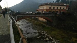 22enne tenta il suicidio gettandosi dal ponte a Lanzo