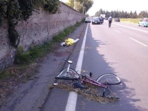 Travolta e uccisa sulla sua bicicletta in via Torino