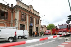 Linee ferroviarie in tilt per l’incendio alla stazione