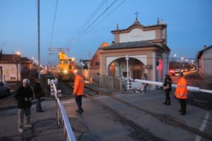 Ultima ora: Treno aggancia la catenaria dell’alta tensione: passaggi a livello chiusi per 4-5 ore a Volpiano