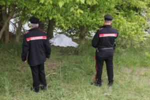 Impiccato in via Grande Torino: identificato il cadavere