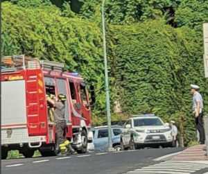 Si schianta un albero a Lanzo, colpita auto in sosta