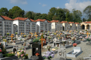 Orrore al cimitero, profanata tomba di famiglia di noti gioiellieri