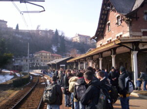 Ferrovia: «I continui disservizi nella tratta Torino-Lanzo», l’accorato appello di un papà