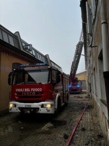 Incendio sul tetto dell’ex Lanificio Bona