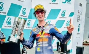 Moto2, Celestino Vietti rientra dopo l’infortunio e vince in Malesia