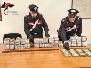 Spaccio di stupefacenti: sessanta chili di hashish sequestrati e un arresto