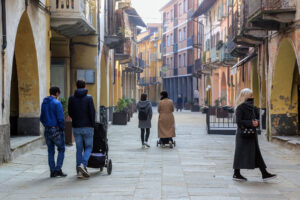 Consegne e multe nel centro storico pedonalizzato, l’assessore Fossati risponde al collega di Mathi