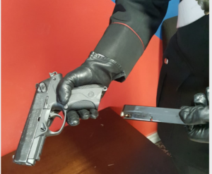 Ciriè: carabinieri arrestano assicuratore 50enne, a casa aveva cinque fucili e una pistola di provenienza furtiva