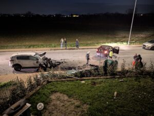 San Maurizio, corso Italia: velocità, incidenti e recinzioni di case distrutte – photogallery